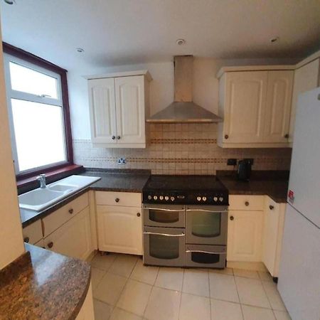 Oyo Timi Holiday Homes Лондон Экстерьер фото