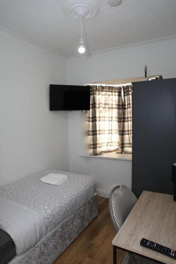 Oyo Timi Holiday Homes Лондон Экстерьер фото