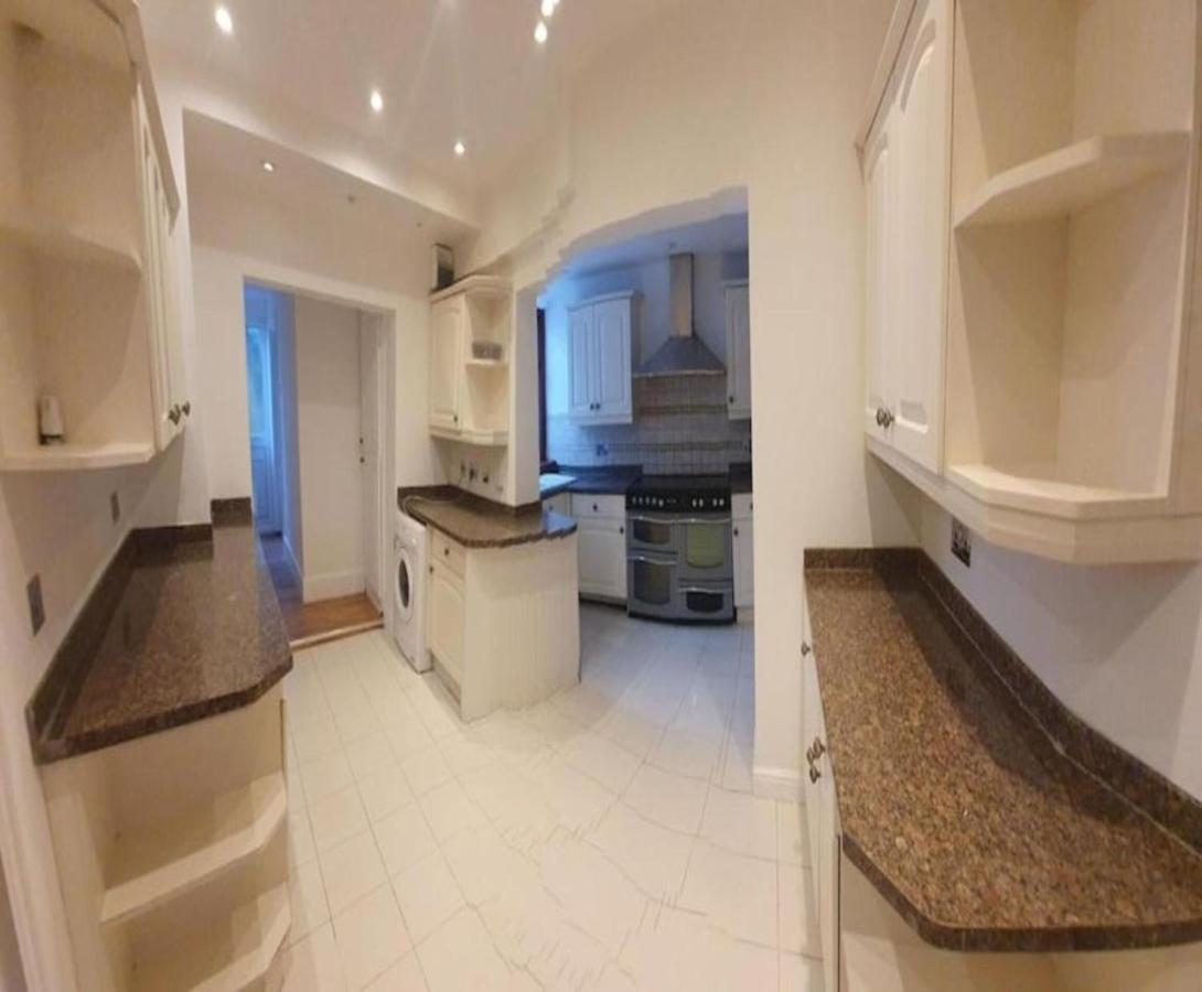 Oyo Timi Holiday Homes Лондон Экстерьер фото