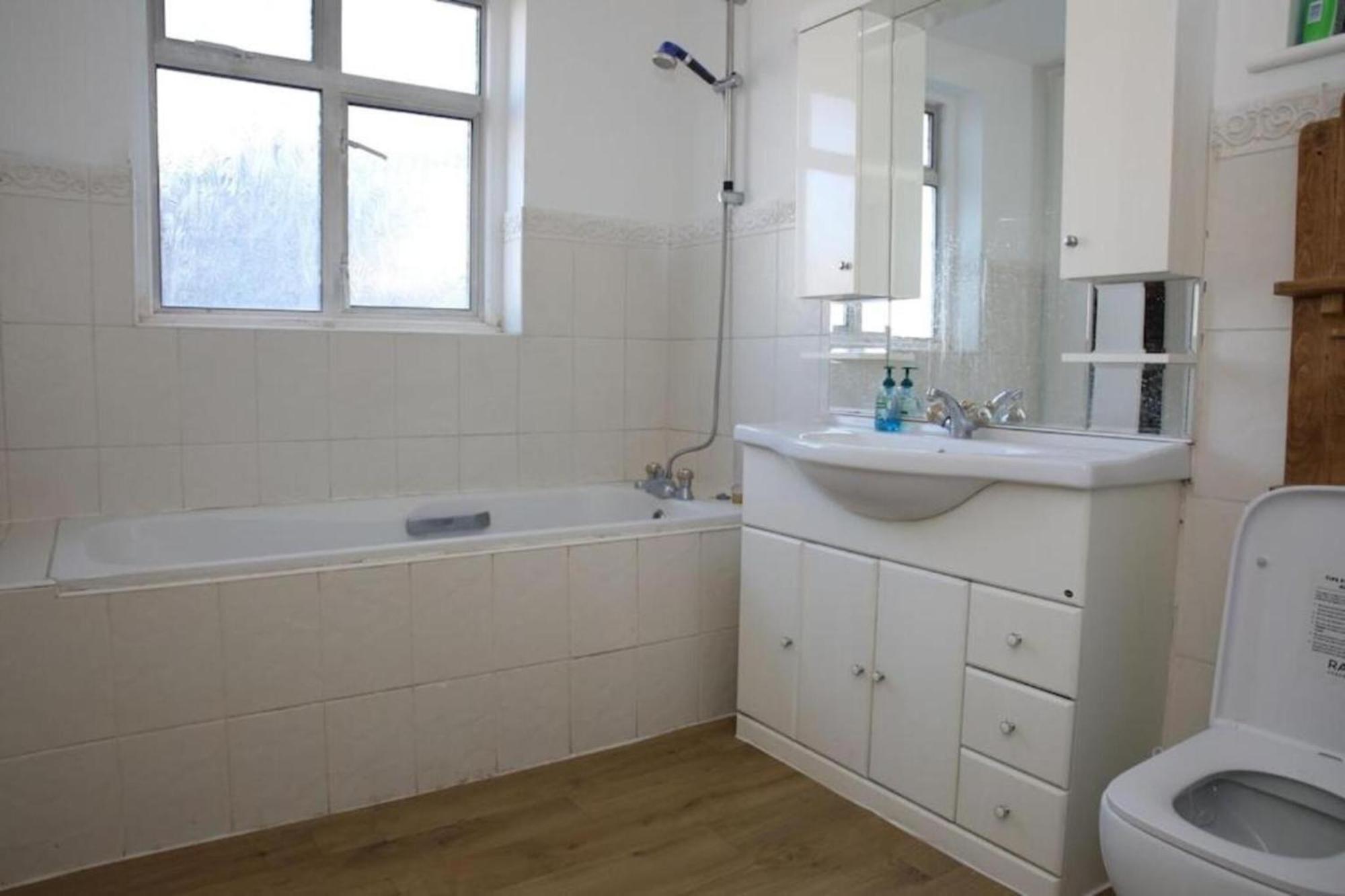 Oyo Timi Holiday Homes Лондон Экстерьер фото