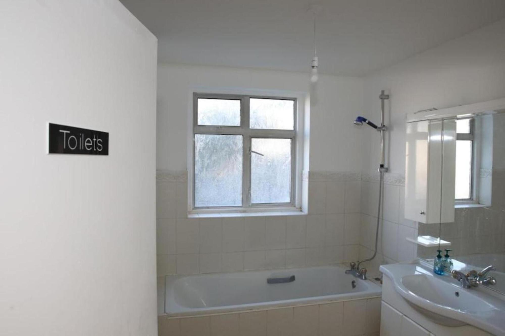 Oyo Timi Holiday Homes Лондон Экстерьер фото